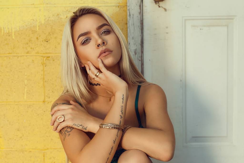 Chloe from France
